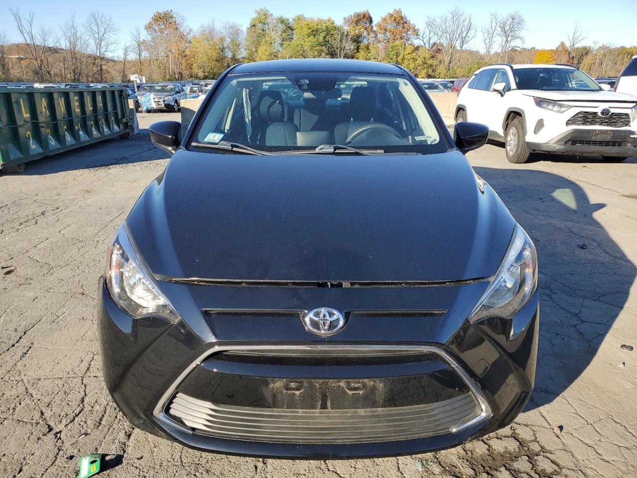 2017 Toyota Yaris Ia - Фото 5