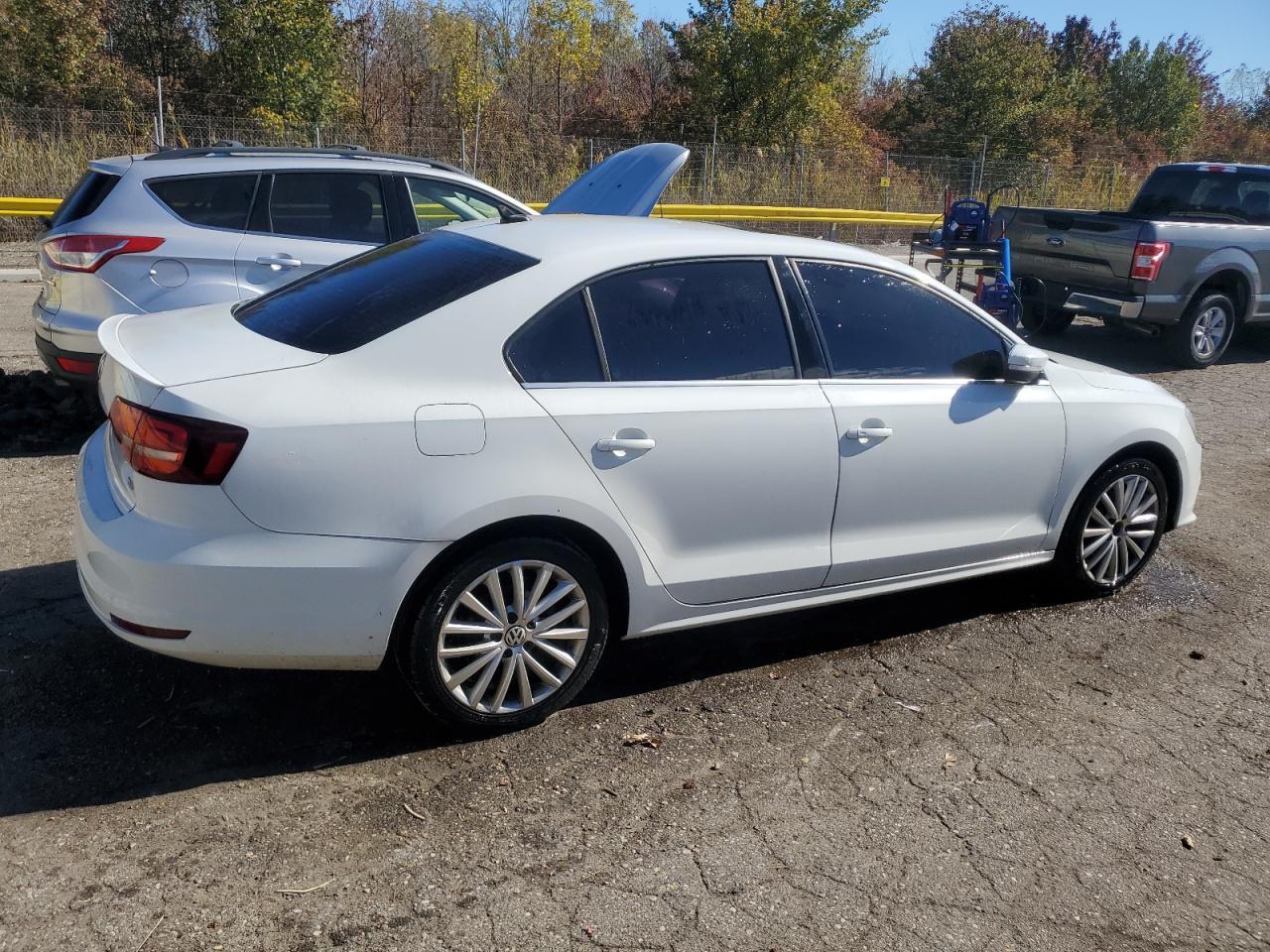 2016 Volkswagen Jetta - Image 3