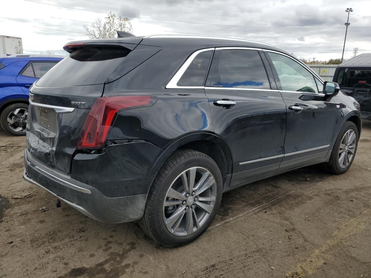 2025 Cadillac Xt5 Premium Luxury - Image 3