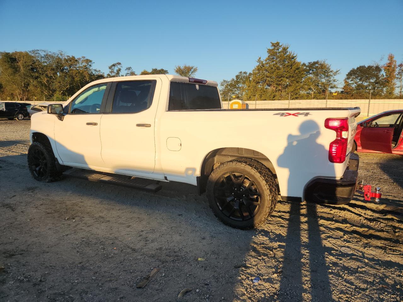 2022 Chevrolet Silverado K1500 - Фото 2