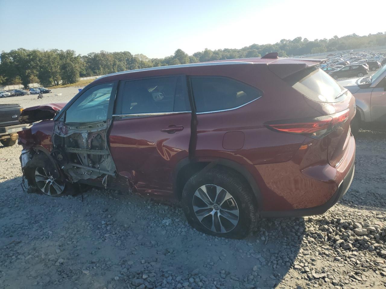 2023 Toyota Highlander L - Image 2