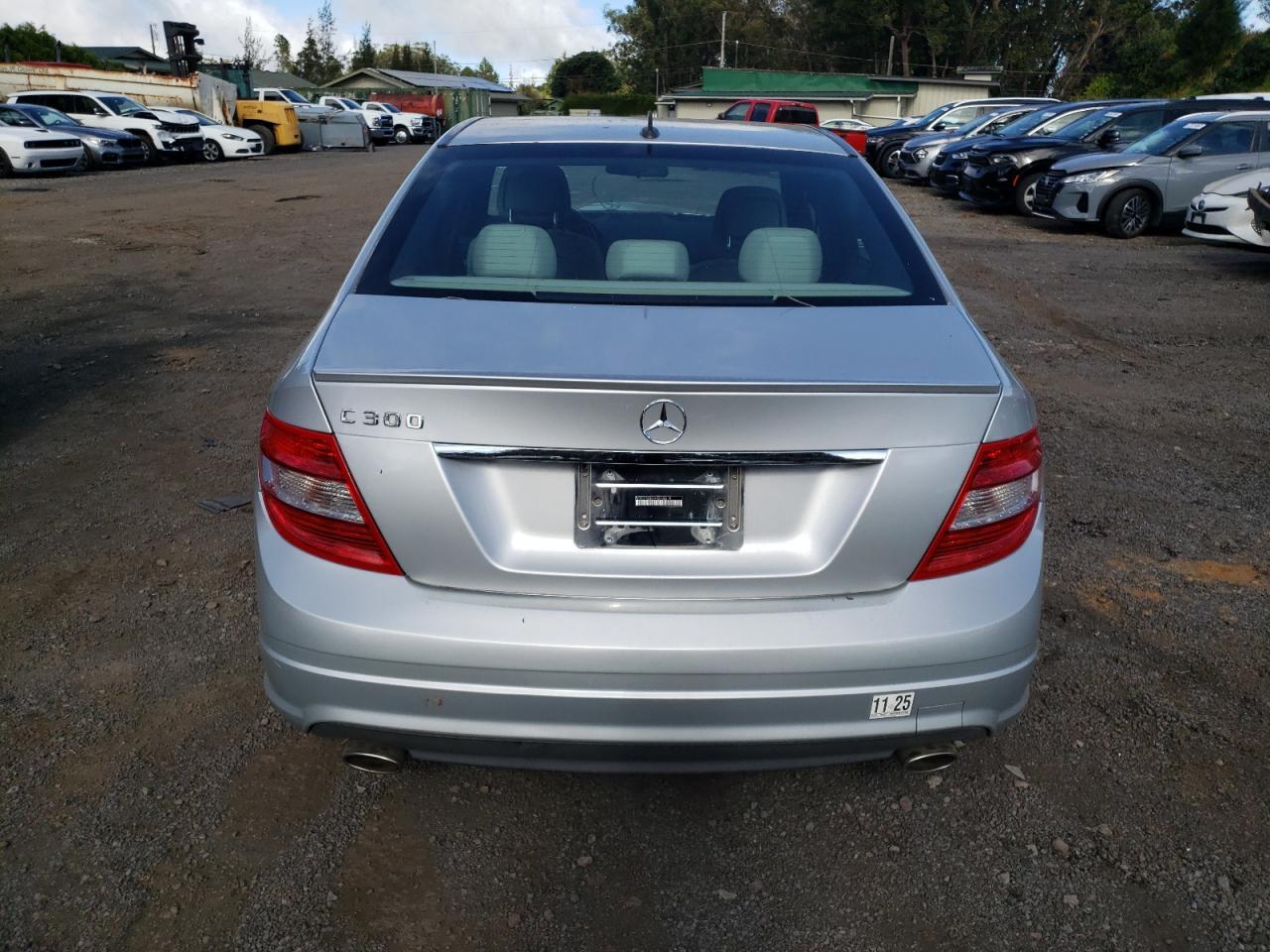 2010 Mercedes-Benz C 300 - Фото 6