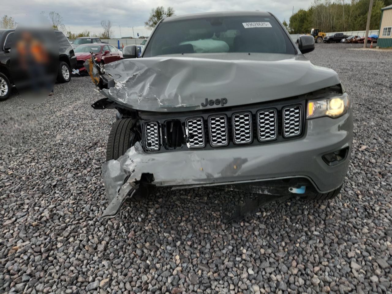 2021 Jeep Grand Cherokee Laredo - Image 5