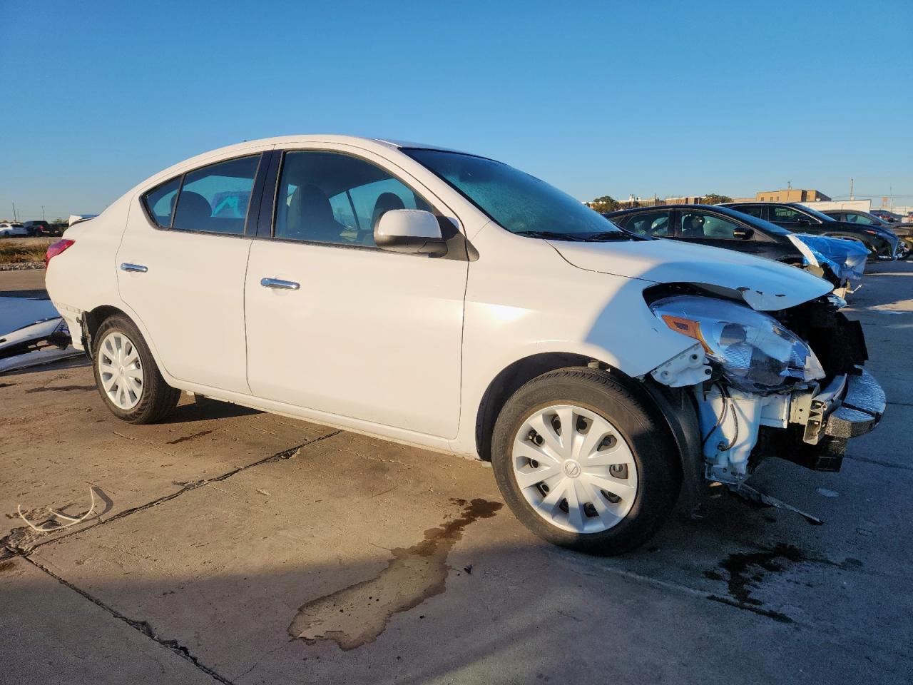 2014 Nissan Versa S - Фото 4