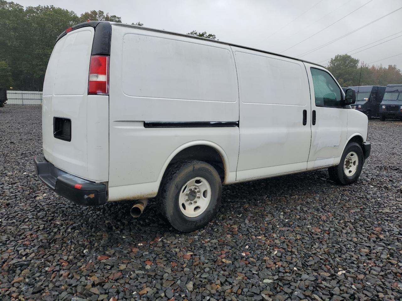 2017 Chevrolet Express G2500 - Image 3