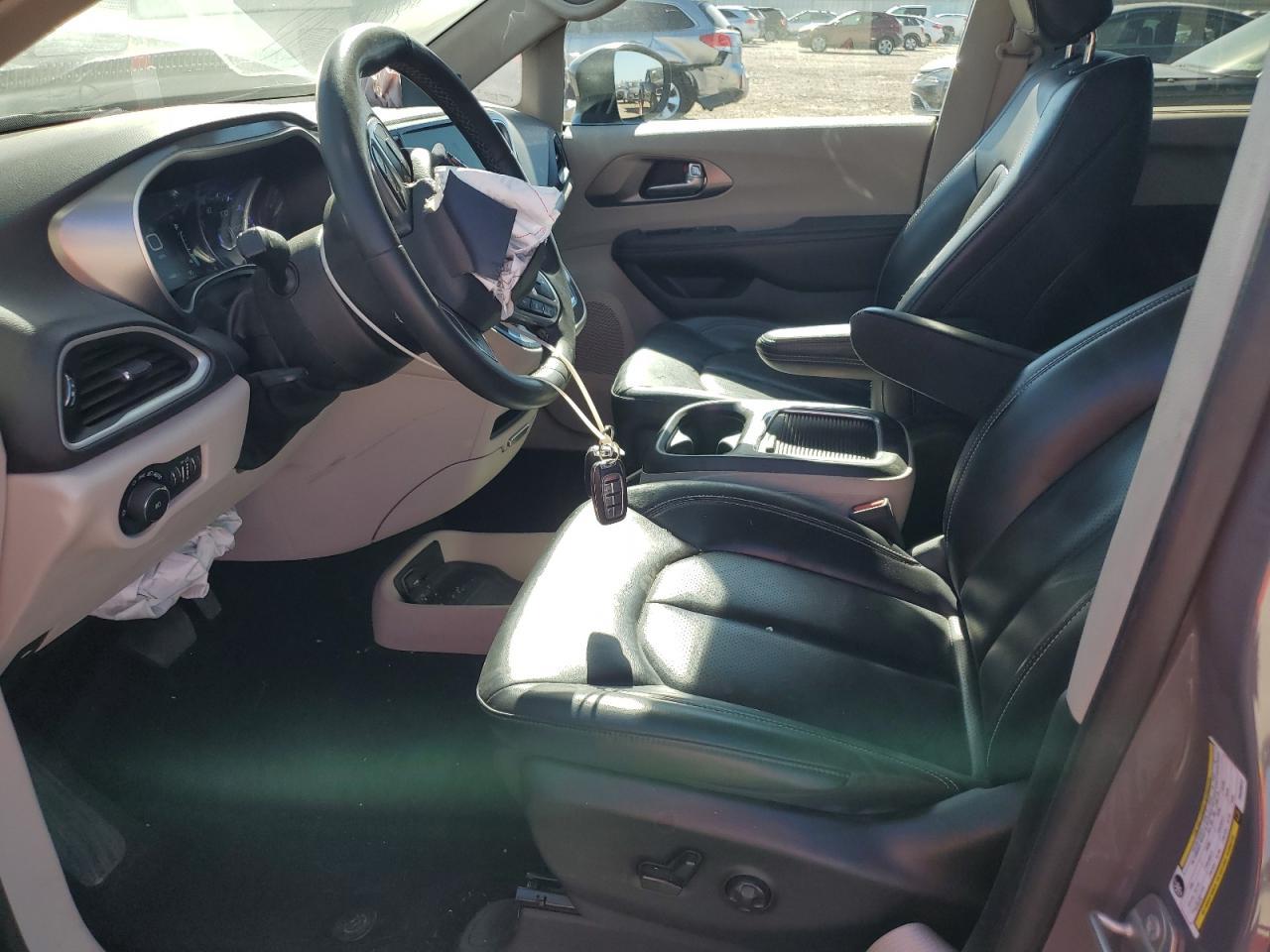 2023 Chrysler Pacifica Touring L - Image 7