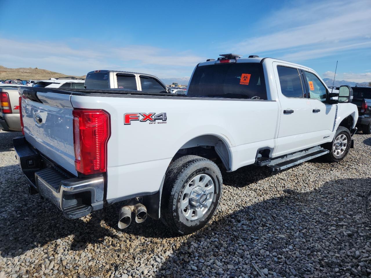 2023 Ford F350 Super Duty - Фото 3