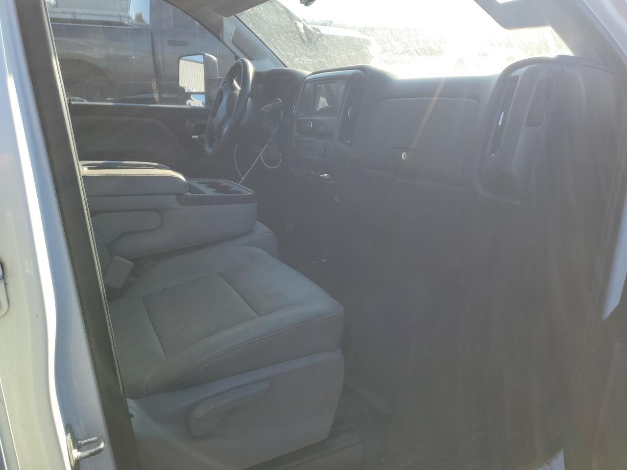 2018 Chevrolet Silverado K3500 - Image 5