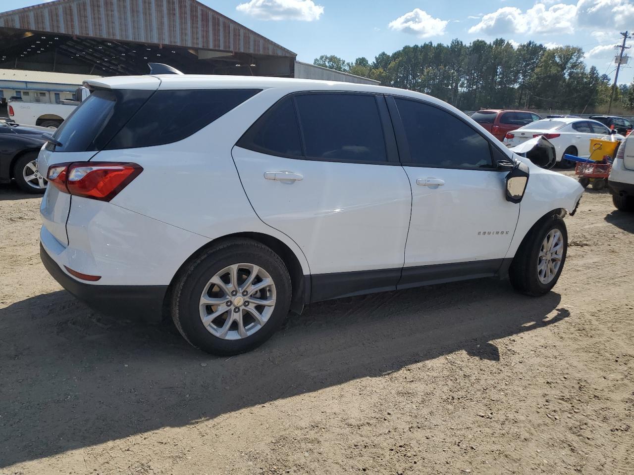 2020 Chevrolet Equinox Ls - Image 3