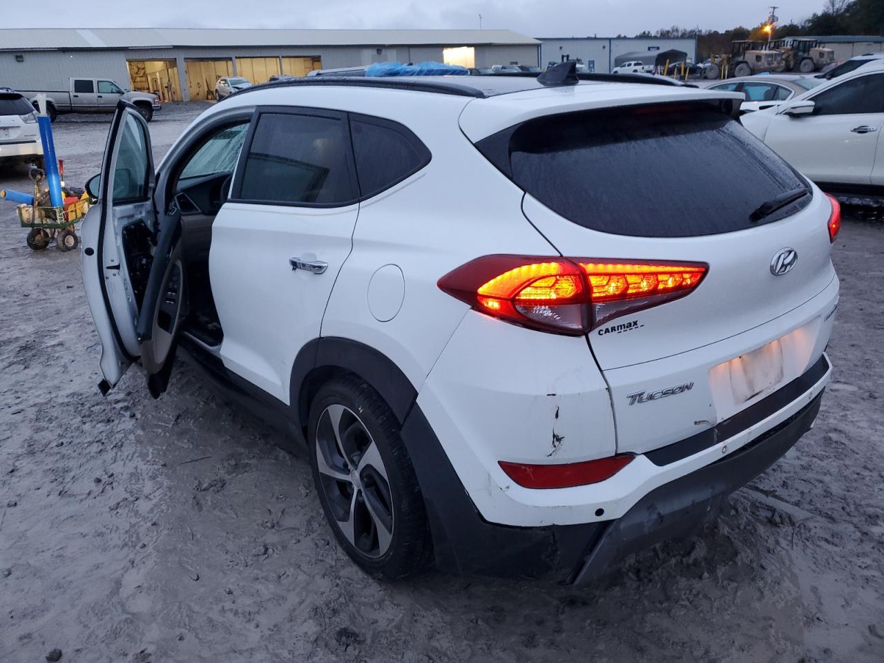 2016 Hyundai Tucson Limited - Image 2