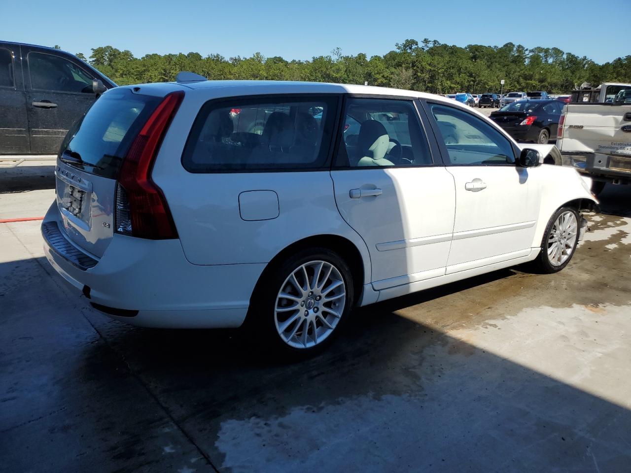 2009 Volvo V50 2.4I - Image 3