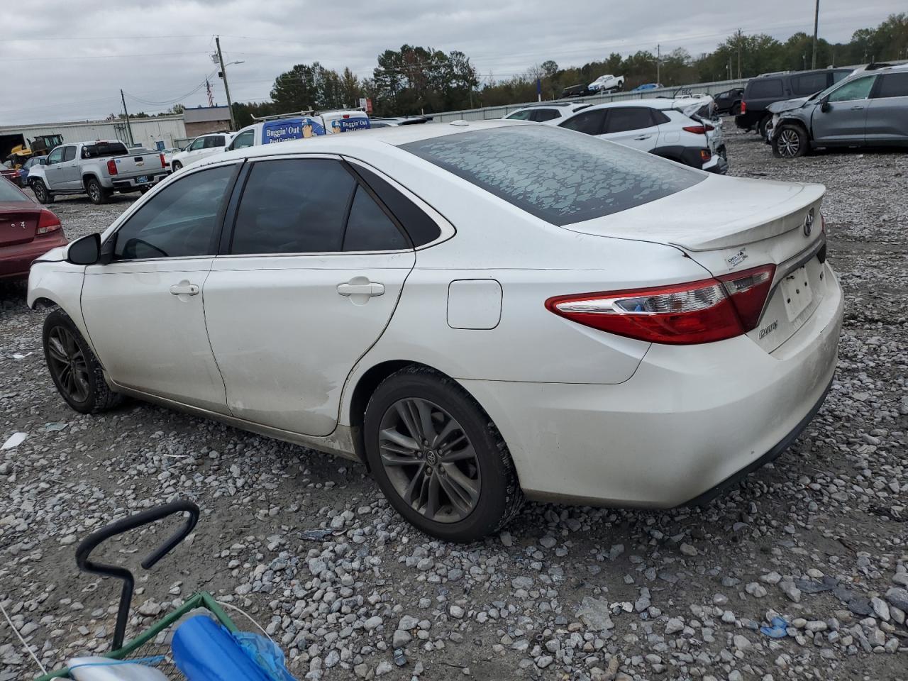 2017 Toyota Camry Le - Фото 2