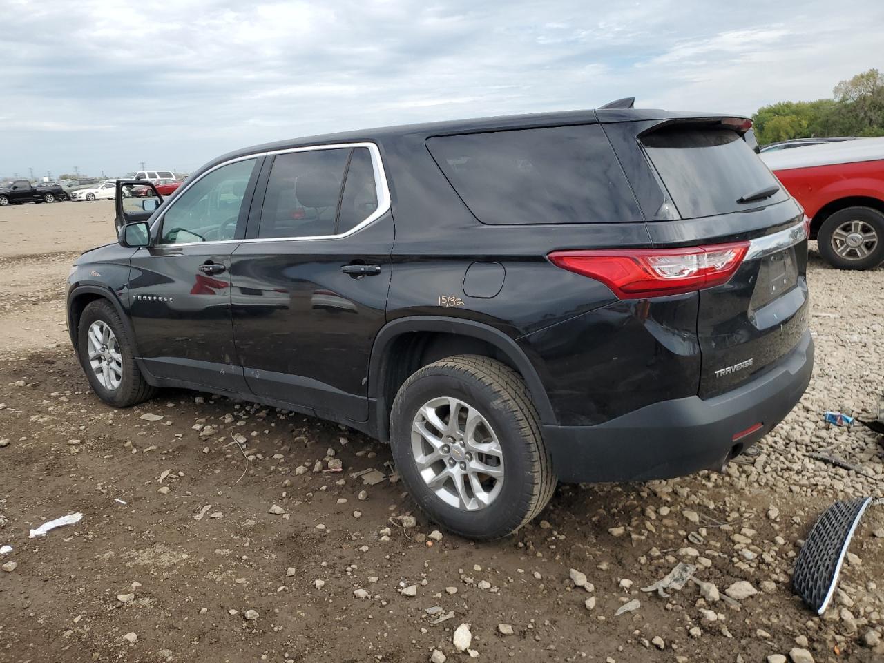 2021 Chevrolet Traverse Ls - Image 2