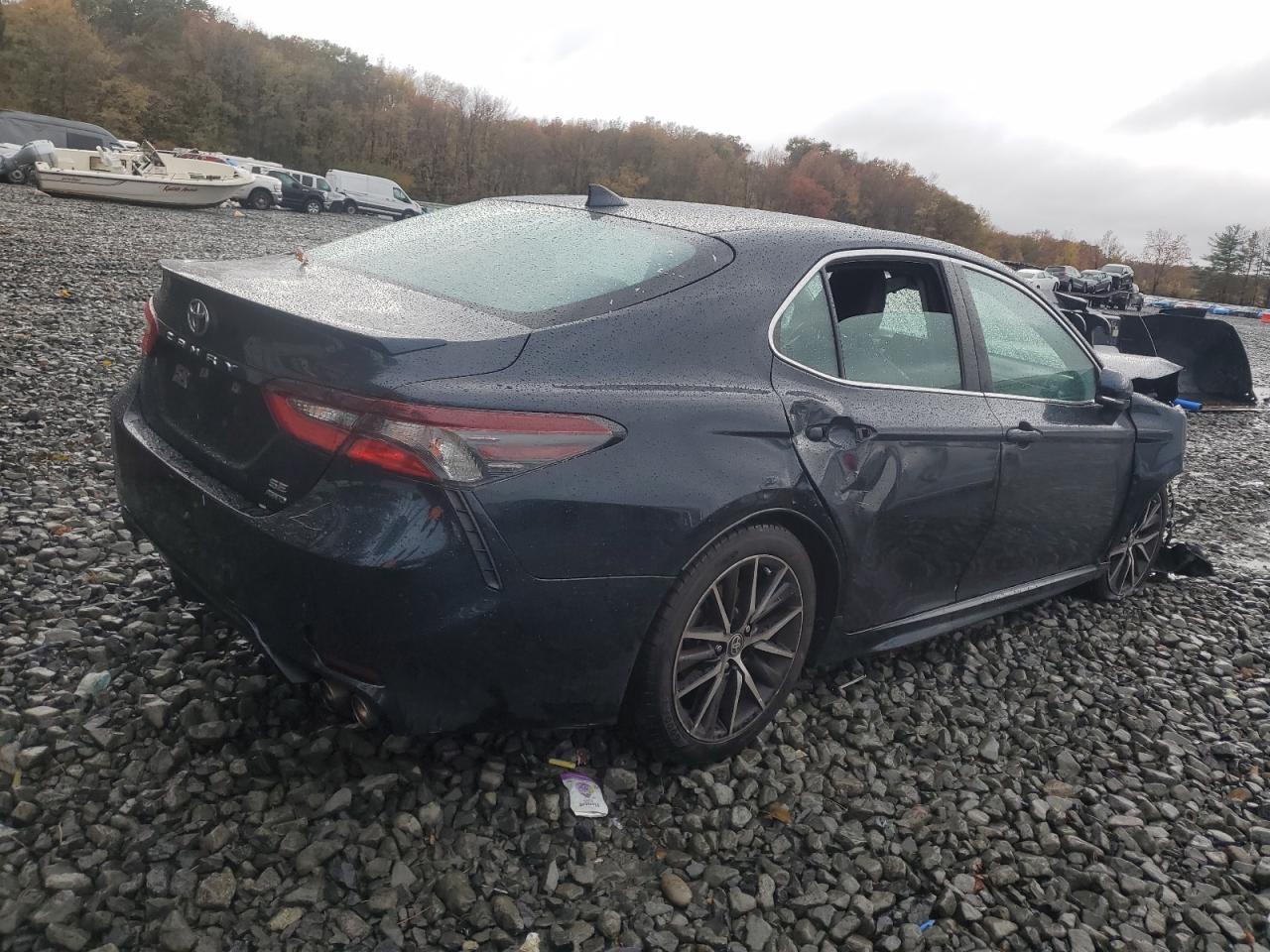 2021 Toyota Camry Se - Фото 3