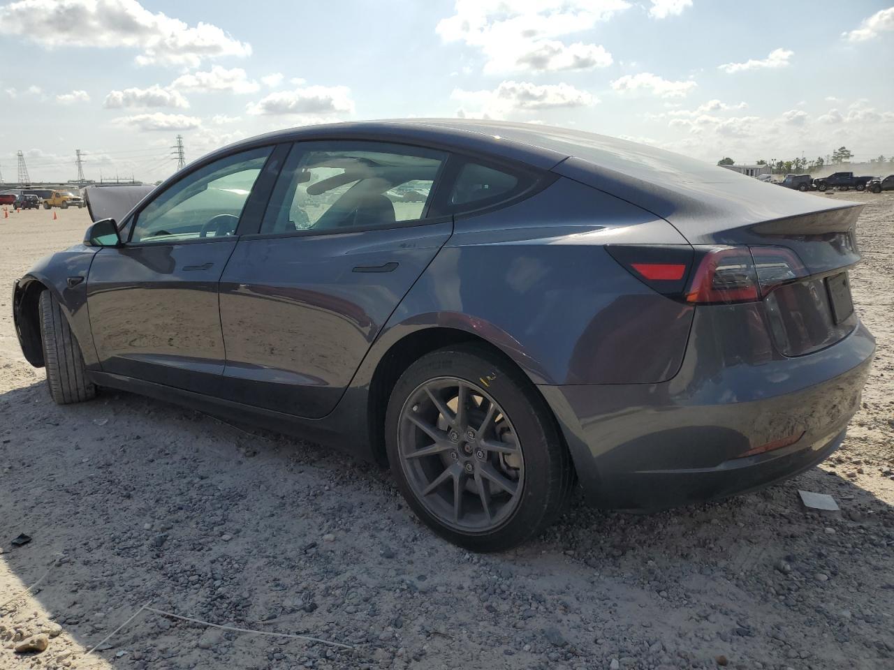 2023 Tesla Model 3 - Фото 2