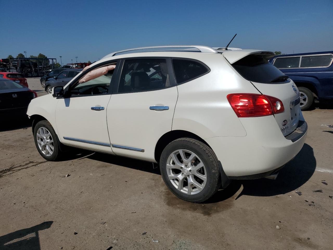 2013 Nissan Rogue S - Image 2