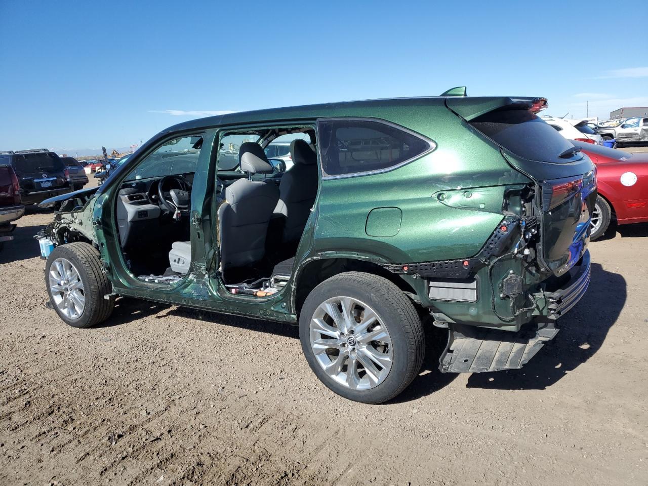 2023 Toyota Highlander Hybrid Limited - Image 2