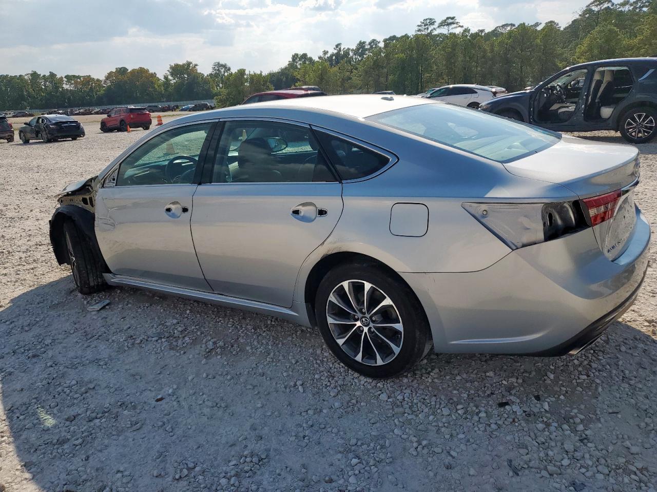 2016 Toyota Avalon Xle - Image 2