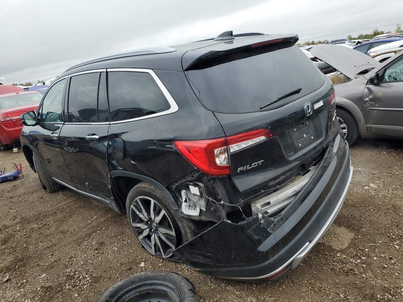 2022 Honda Pilot Touring - Image 2