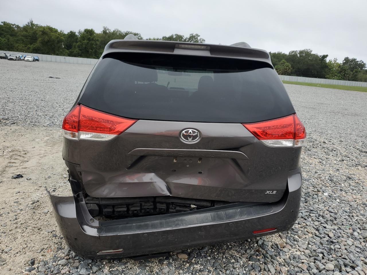 2014 Toyota Sienna Xle - Image 6