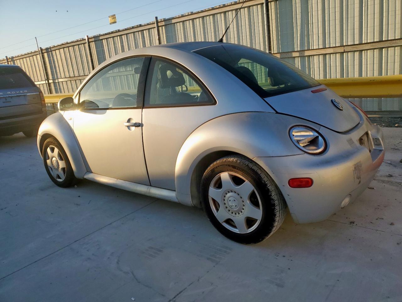 2001 Volkswagen New Beetle Gls - Фото 2
