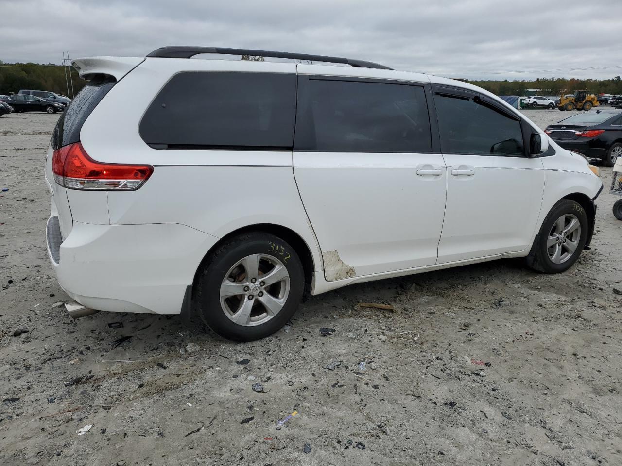 2011 Toyota Sienna Le - Фото 3