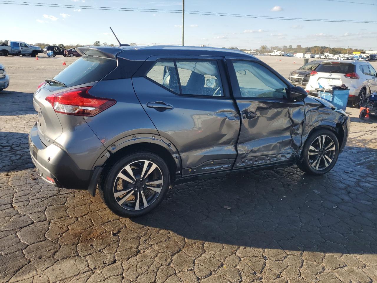 2020 Nissan Kicks Sr - Image 3