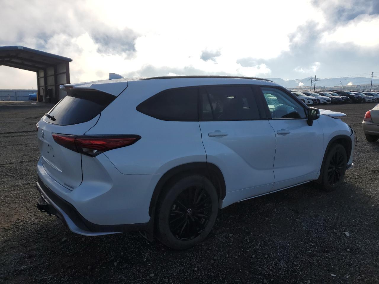 2023 Toyota Highlander L - Фото 3