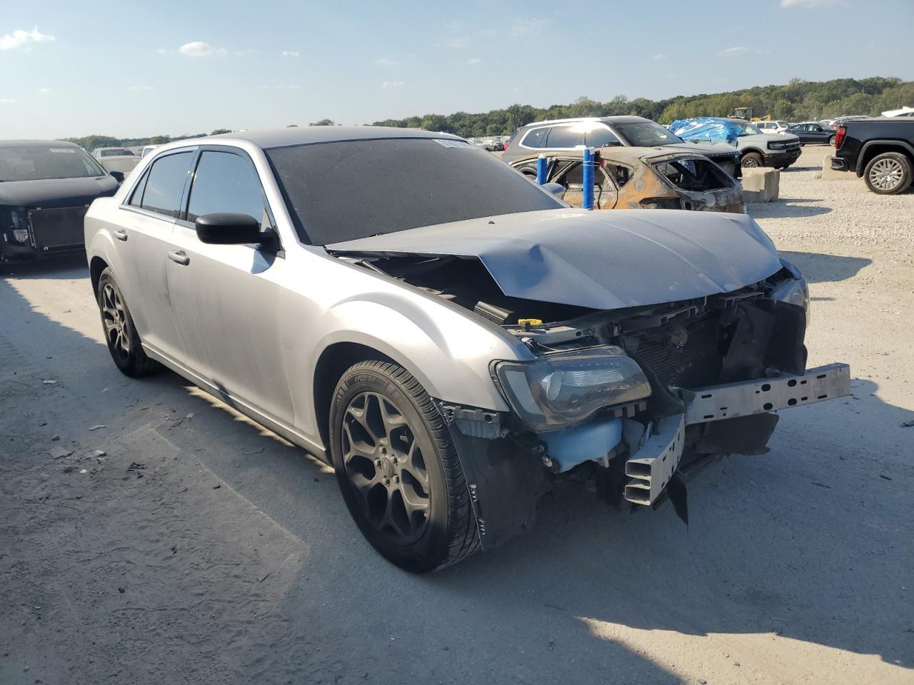 2016 Chrysler 300 S - Image 4