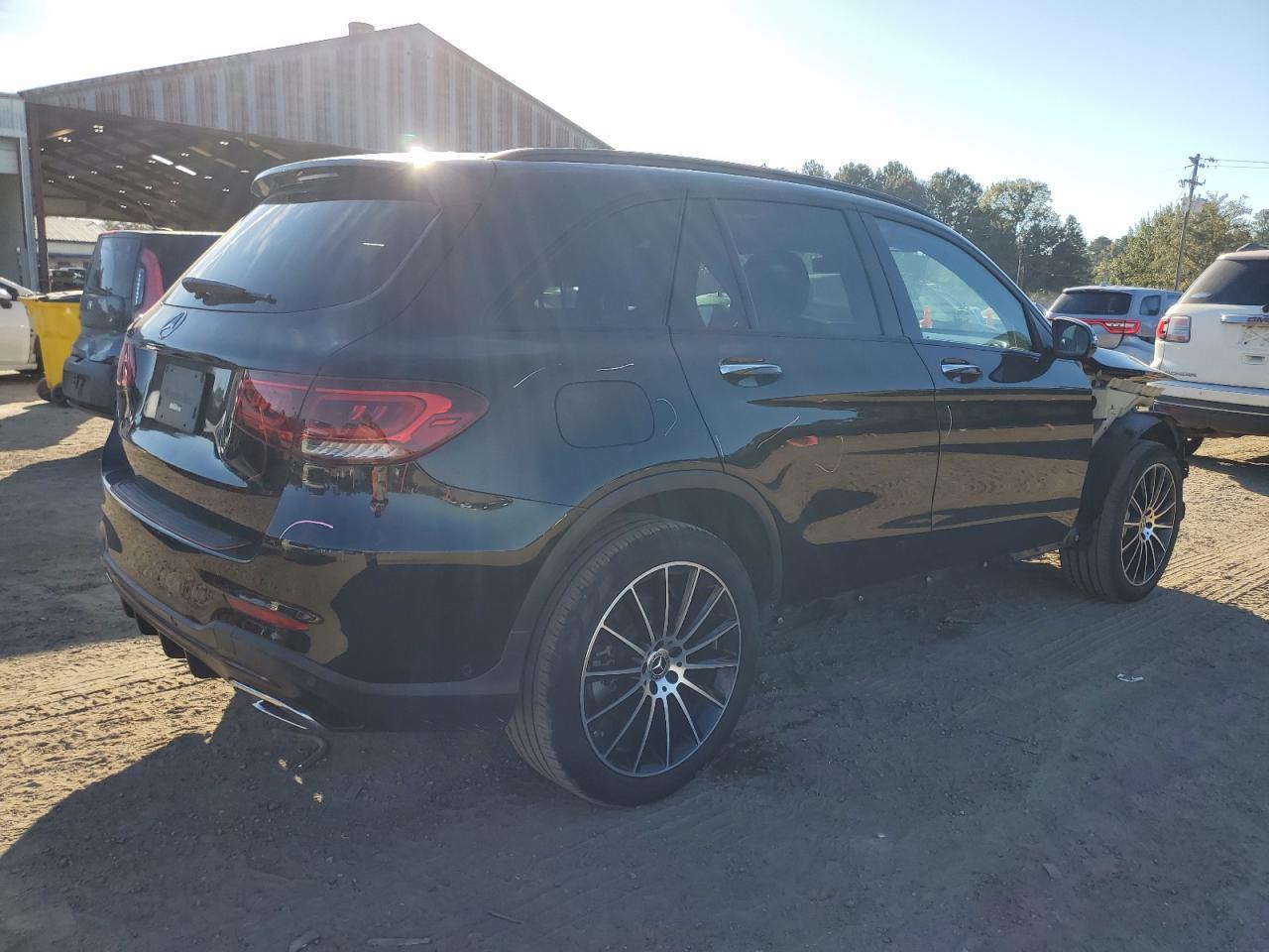 2022 Mercedes-Benz Glc 300 - Image 3