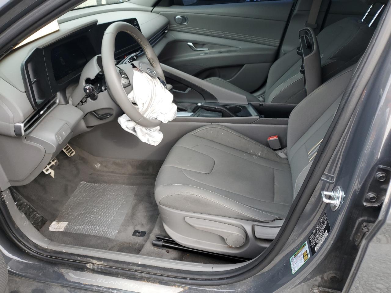 2025 Hyundai Elantra Sel Sport - Image 7