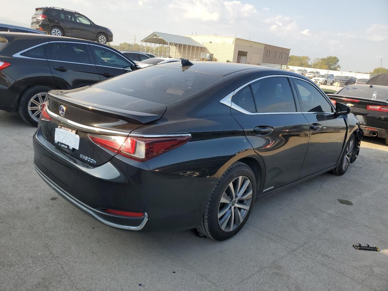 2020 Lexus Es 300H - Фото 3