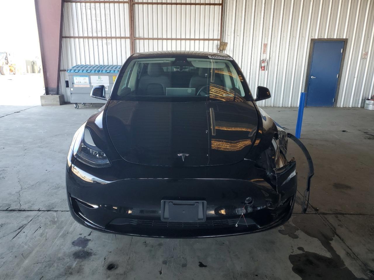 2025 Tesla Model Y - Image 5