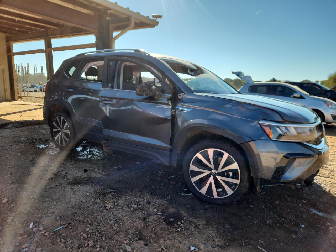 2023 Volkswagen Taos Se - Image 4