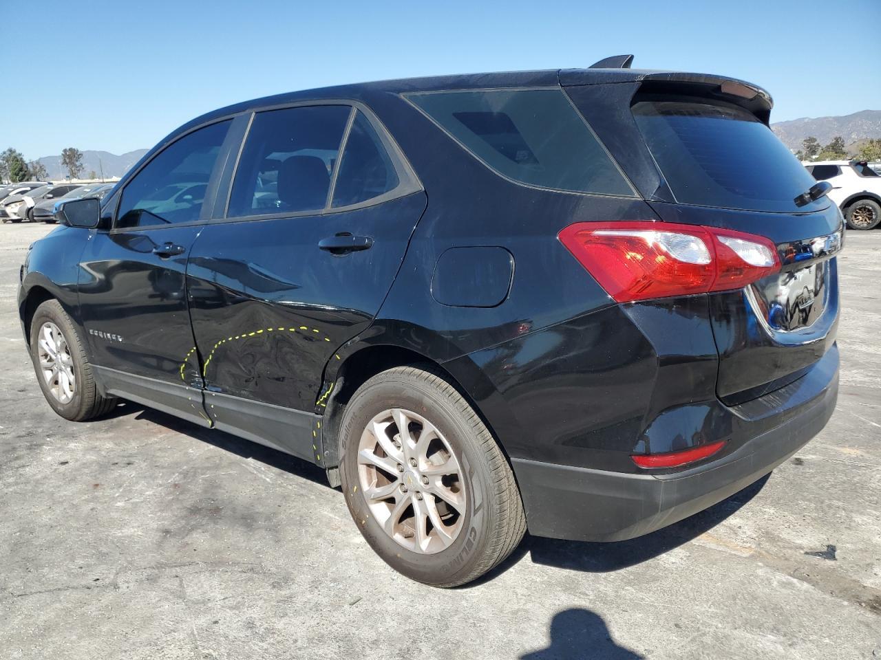 2020 Chevrolet Equinox Ls - Фото 2
