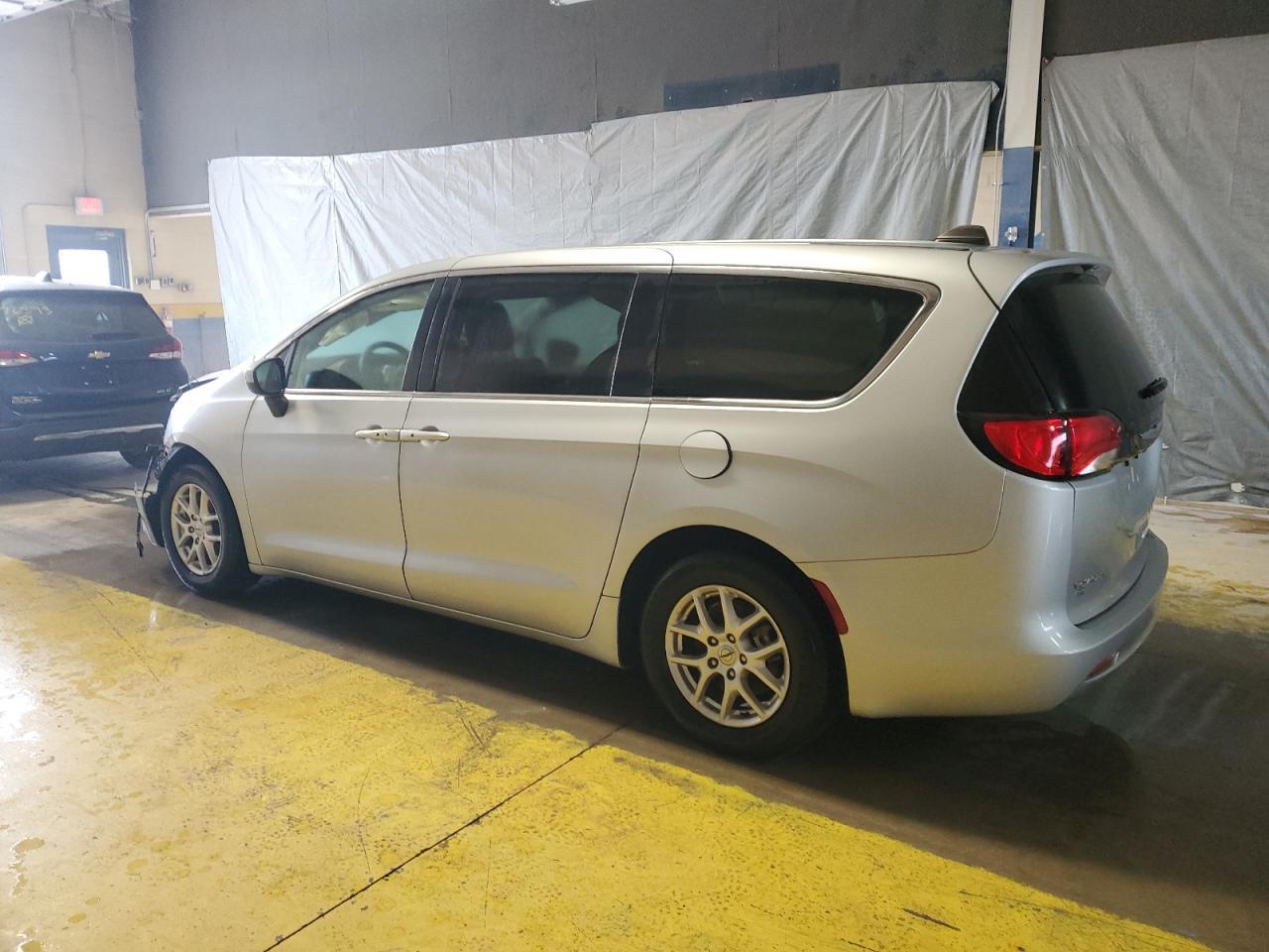 2023 Chrysler Voyager Lx - Фото 2