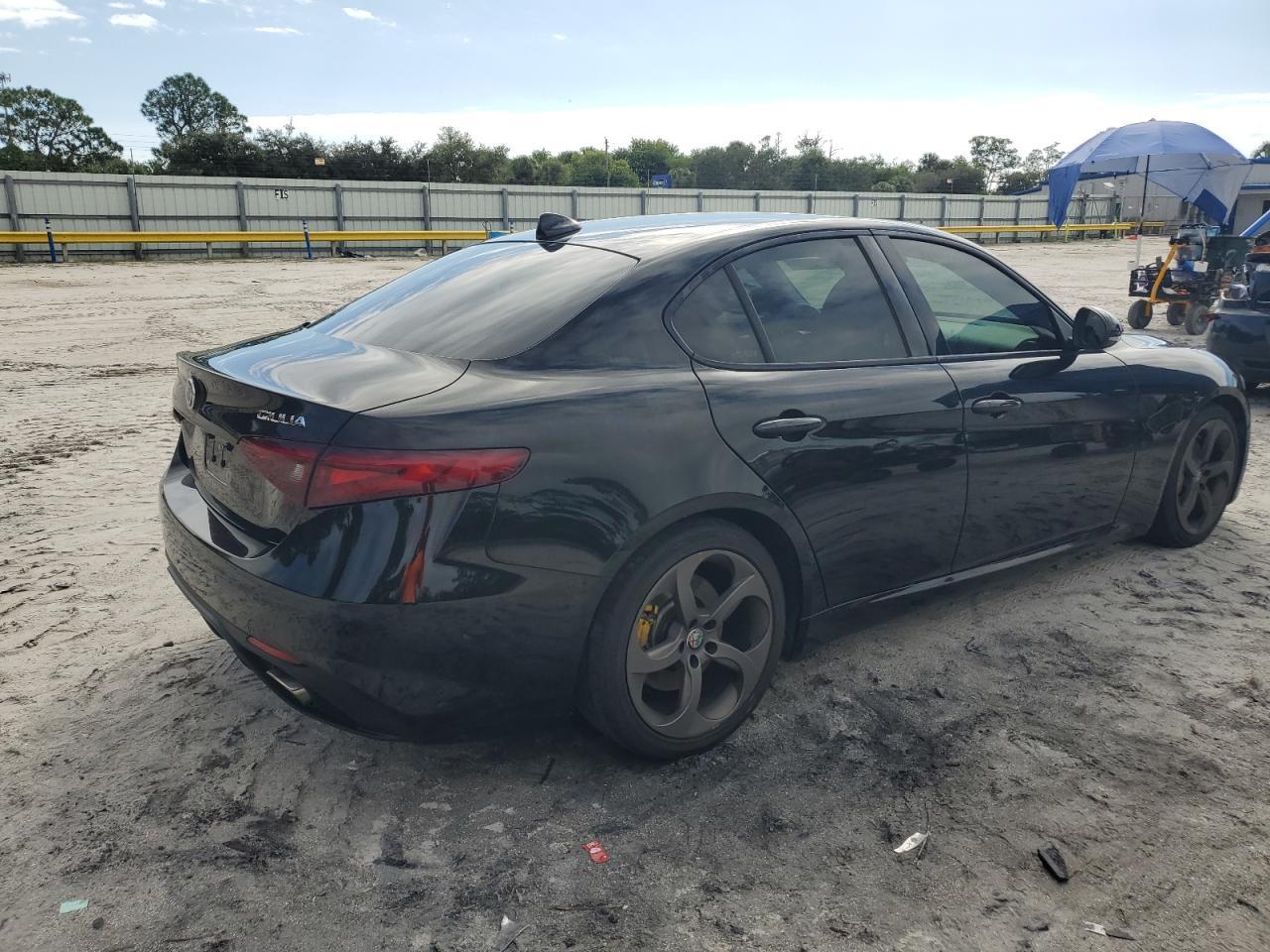 2019 Alfa Romeo Giulia - Фото 3