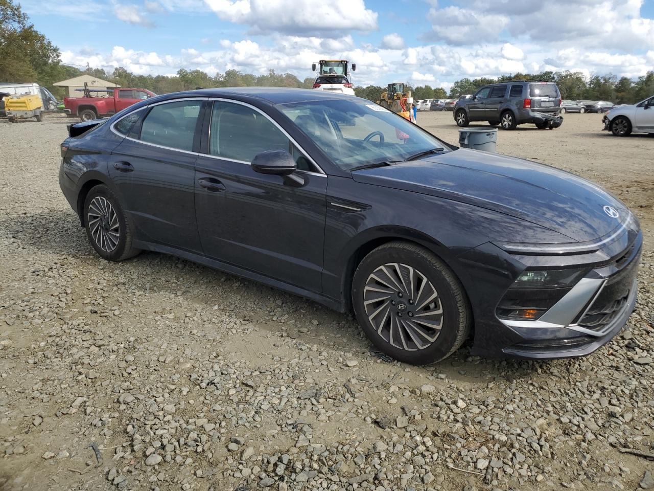 2025 Hyundai Sonata Hybrid - Image 4