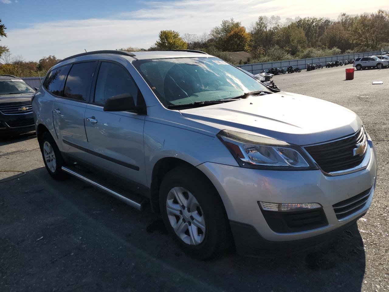 2016 Chevrolet Traverse Ls - Image 4