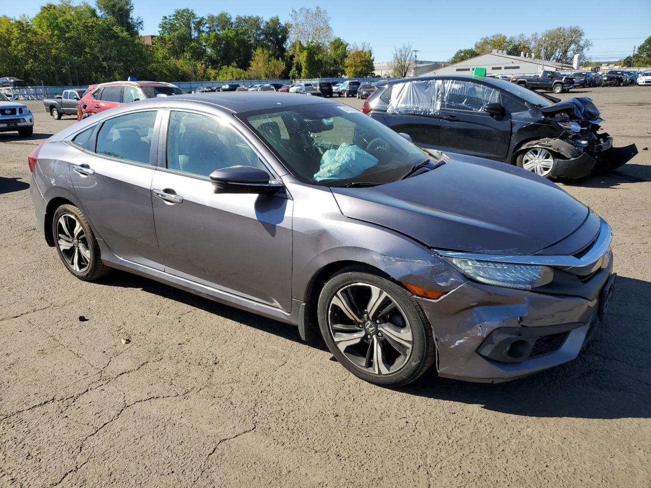 2016 Honda Civic Touring - Image 4