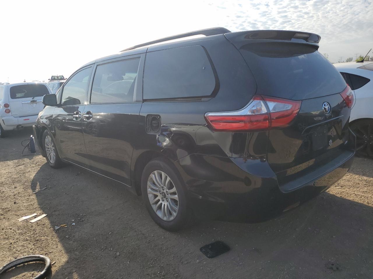 2015 Toyota Sienna Xle - Image 2