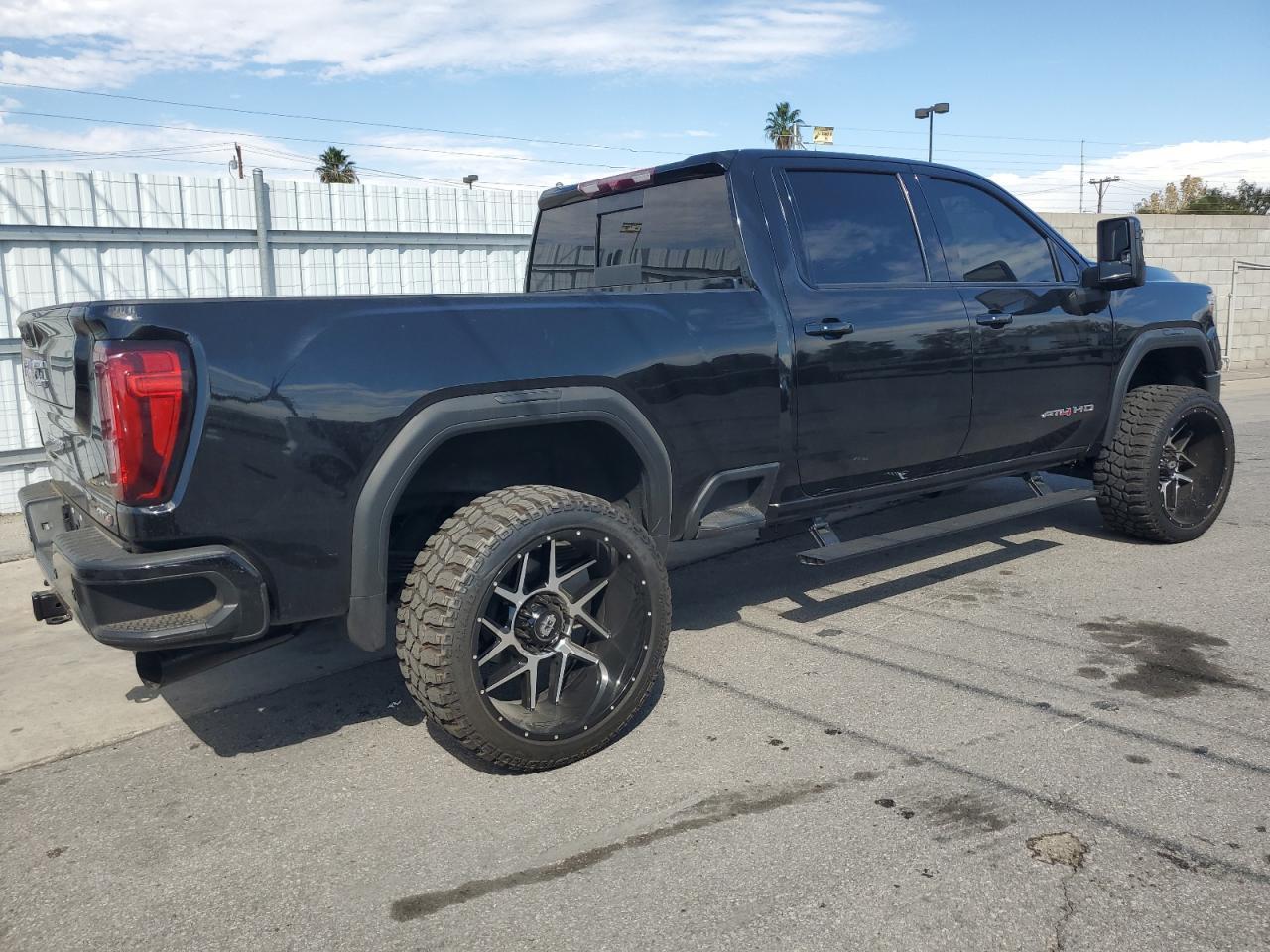 2022 GMC Sierra K2500 At4 - Фото 3