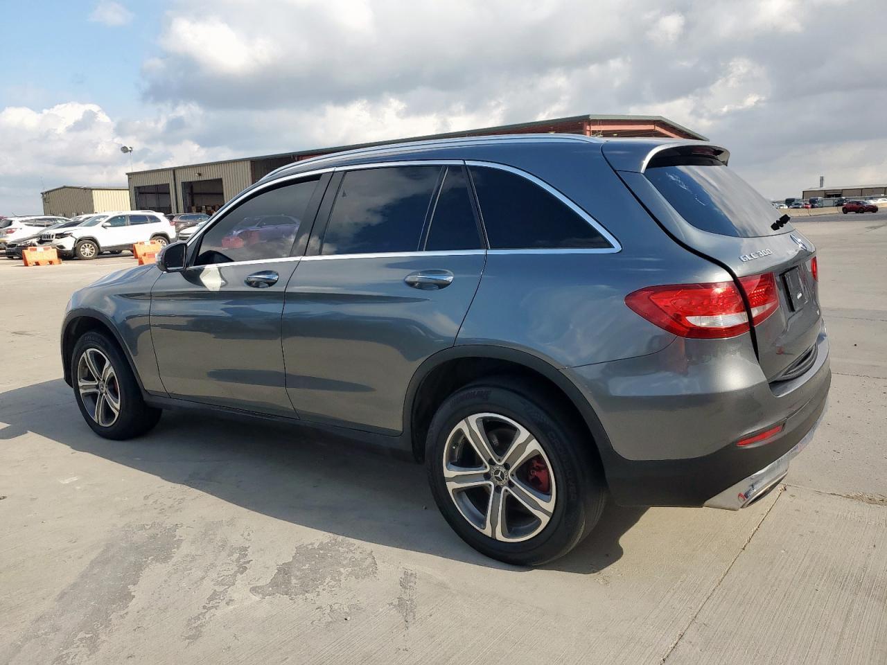 2018 Mercedes-Benz Glc 300 - Image 2