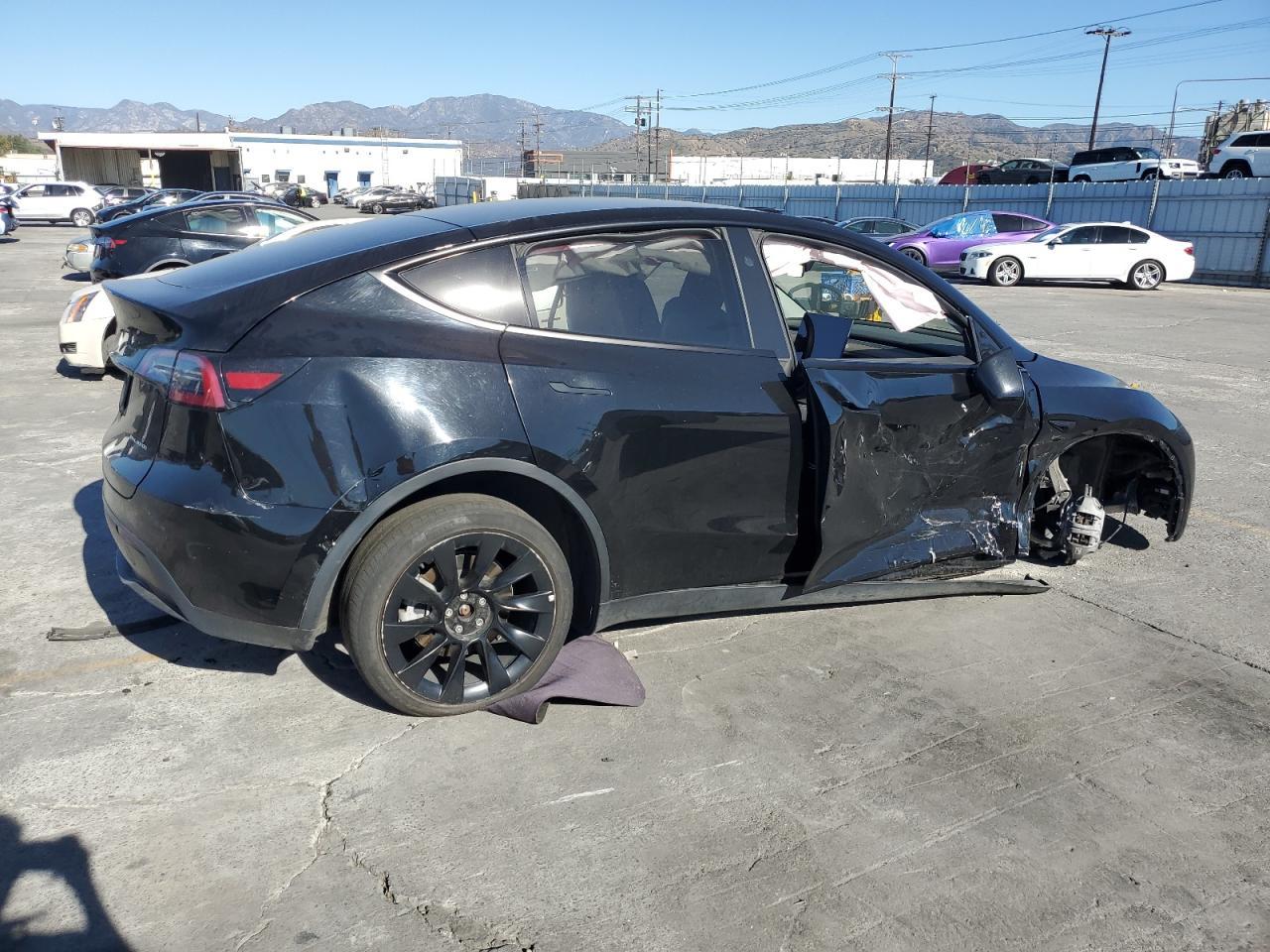 2024 Tesla Y - Фото 3