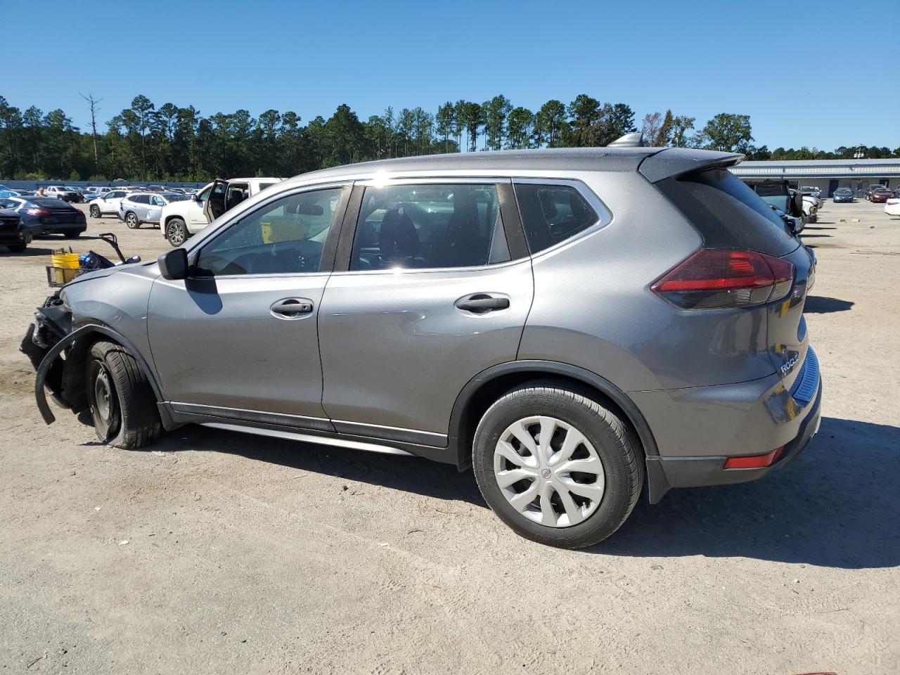 2019 Nissan Rogue - Image 2