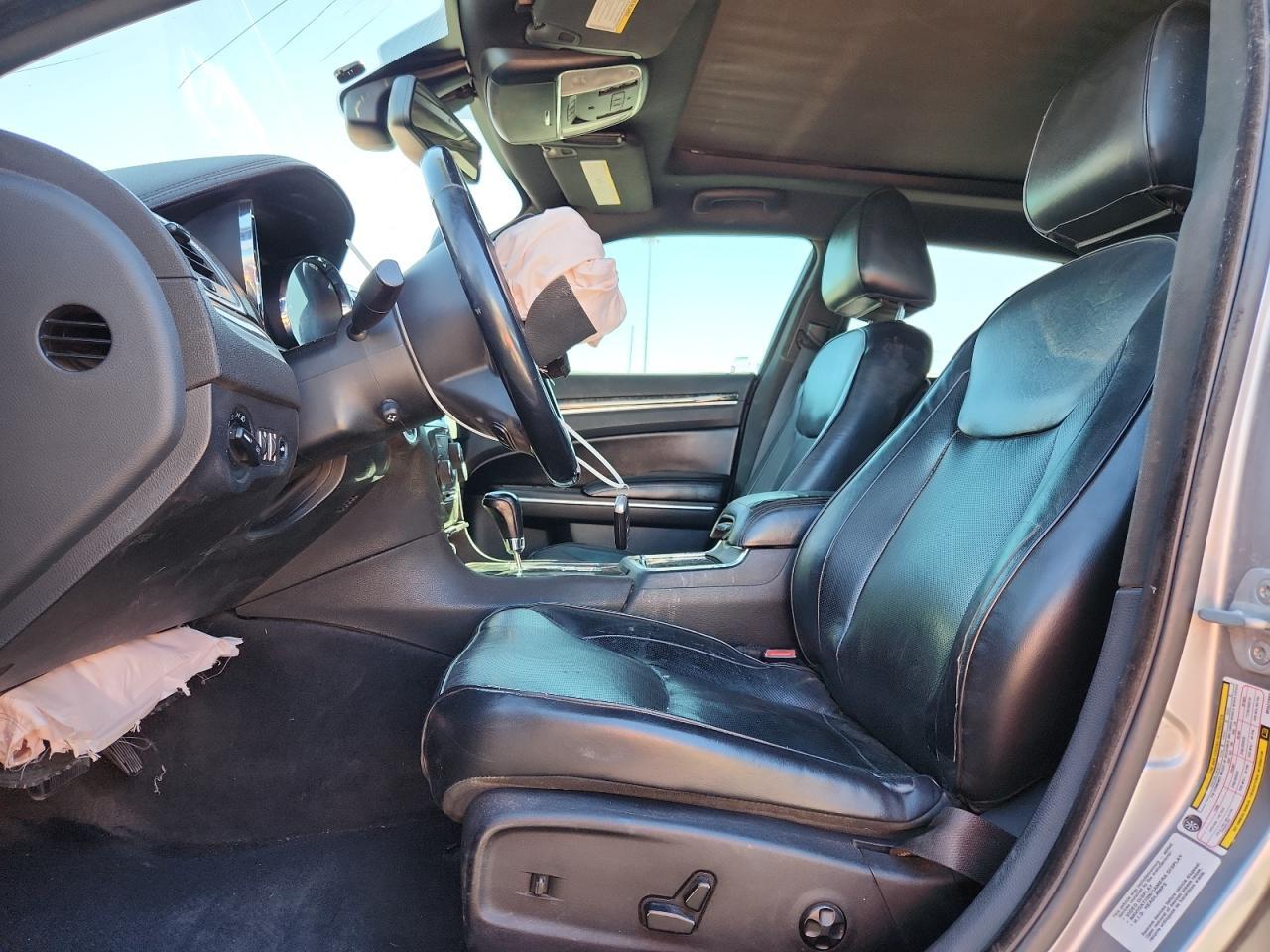 2011 Chrysler 300C - Image 7