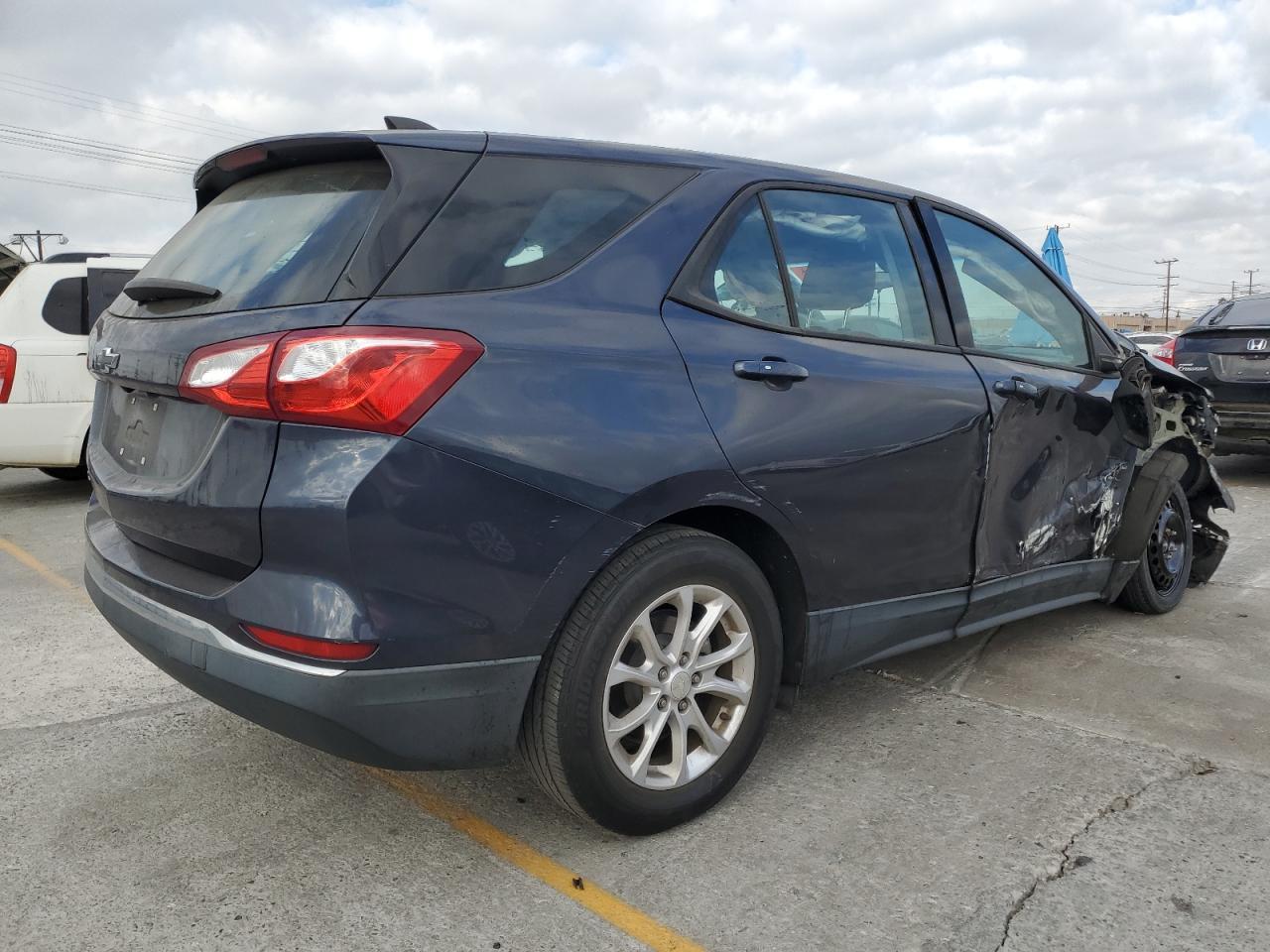 2018 Chevrolet Equinox Ls - Image 3