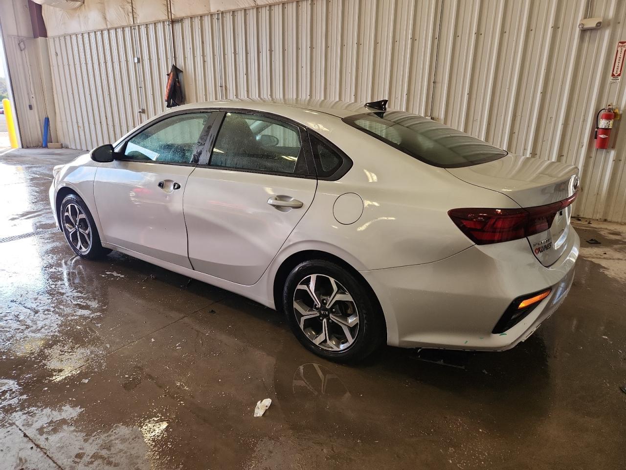2021 Kia Forte Lxs - Фото 2