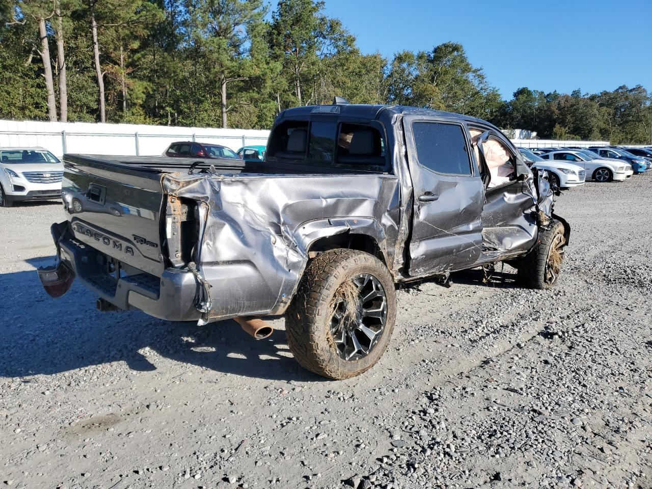 2020 Toyota Tacoma Double Cab - Фото 3