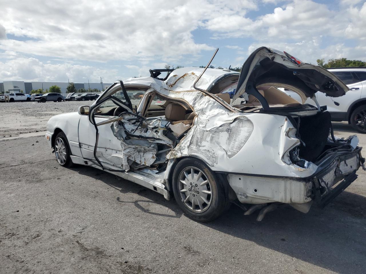 2001 Mercedes-Benz E 320 - Image 2